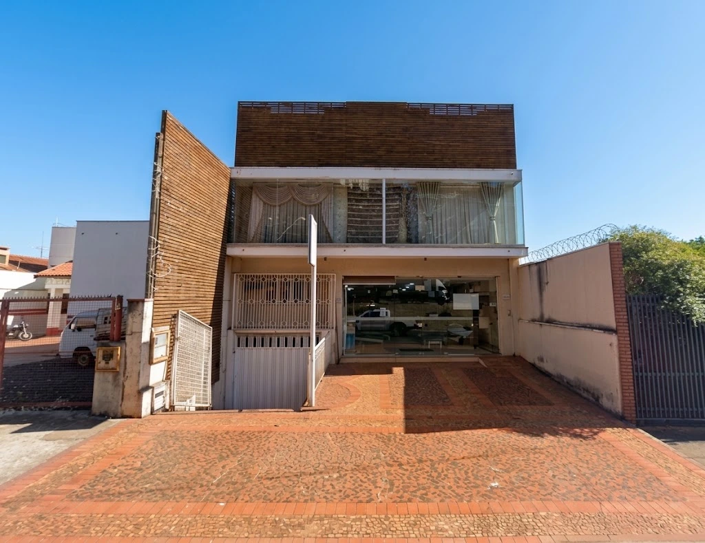 Fachada da Tapeçaria Chic na Avenida Caramuru, em Ribeirão Preto